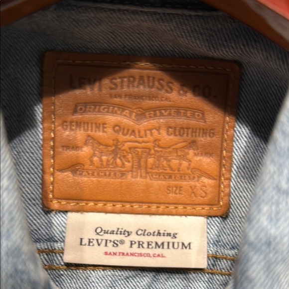 Levi's Women’s Classic Trucker Denim Jean Jacket Xsmall Light Blue - Picture 3 of 4